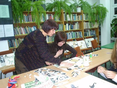 Kolaż w bibliotece - zdjęcie w treści nr 1