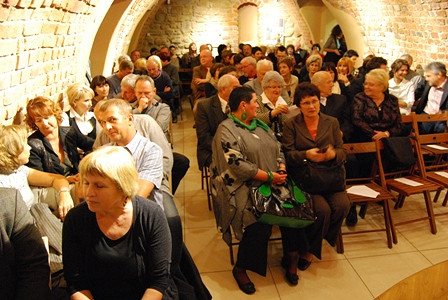 Koncert Lory Szafran i Wojciecha Gogolewskiego w Muzeum Rzemiosła w Krośnie - Piwnicy PodCieniami - zdjęcie w treści nr 1