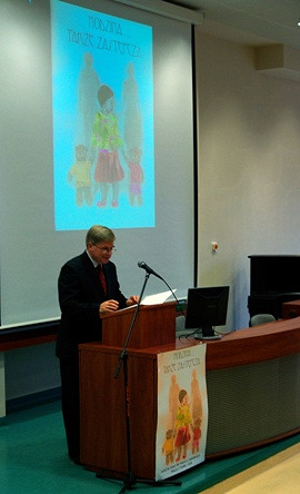 Konferencja na 30-lecie Ośrodka Adopcyjno - Opiekuńczego w Krośnie - zdjęcie w treści nr 1