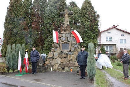 Śladami miejsc pamięci o poległych czyli jak Krosno uczciło Narodowe Święto Niepodległości - zdjęcie w treści  nr 2