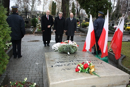 Śladami miejsc pamięci o poległych czyli jak Krosno uczciło Narodowe Święto Niepodległości - zdjęcie w treści  nr 6