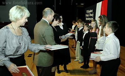 VI MIĘDZYSZKOLNY KONKURS PIEŚNI I POEZJI PATRIOTYCZNEJ - zdjęcie w treści nr 1