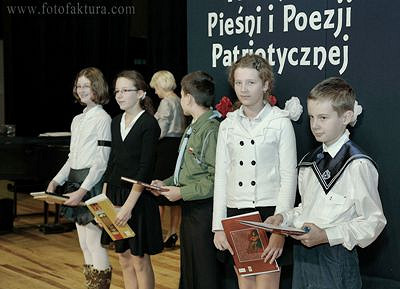 VI MIĘDZYSZKOLNY KONKURS PIEŚNI I POEZJI PATRIOTYCZNEJ - zdjęcie w treści