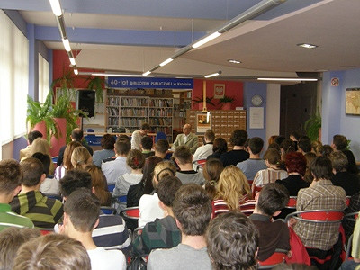 Wojciech Kuczok w Krośnieńskiej Bibliotece  - zdjęcie w treści 