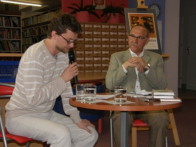 Wojciech Kuczok w Krośnieńskiej Bibliotece  - zdjęcie w treści  nr 1