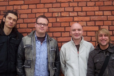 …za kurtyną - zdjęcie w treści