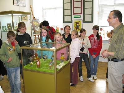 Teatr od kulis - uczniowie krośnieńskich szkół w Teatrze „Maska” - zdjęcie w treści  nr 1