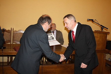 Rada i Prezydent z zaświadczeniami - zdjęcie w treści  nr 15