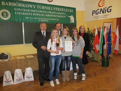Puchar Prezydenta Krosna dla nauczycieli z „Naftówki” czyli XI edycja Barbórkowych Zawodów Strzeleckich - zdjęcie w treści nr 4