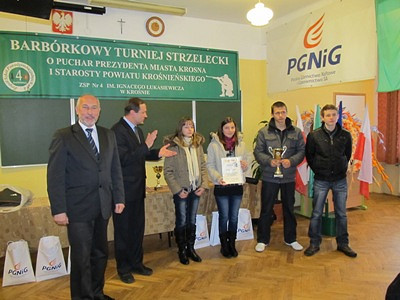 Puchar Prezydenta Krosna dla nauczycieli z „Naftówki” czyli XI edycja Barbórkowych Zawodów Strzeleckich - zdjęcie w treści nr 3