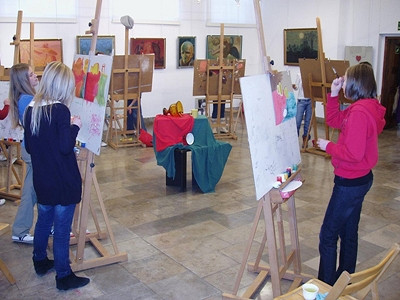 LEKCJE W GALERII SZTUKI - PRZYGODA Z PLASTYKĄ - zdjęcie w treści  nr 1