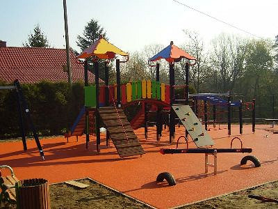 Szkolny plac zabaw - zdjęcie w treści 