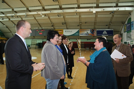 Współzawodnictwo sportowe szkół w roku szkolnym 2010/2011 - zdjęcie w treści 