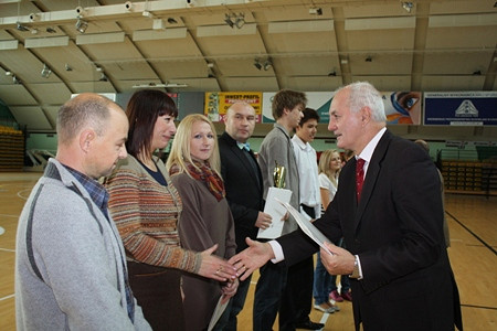 Współzawodnictwo sportowe szkół w roku szkolnym 2010/2011 - zdjęcie w treści  nr 1