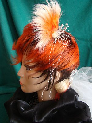 AGATA KACZKOWSKA UCZENNICA ZSP NR 2 NA PODIUM KONKURSU FRYZJERSKIEGO - zdjęcie w treści  nr 1