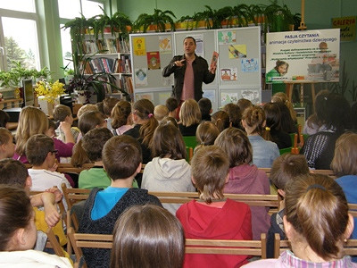 „Czytanie jest jak podlewanie roślin…” literacko-plastyczne spotkania w Krośnieńskiej Bibliotece - zdjęcie w treści 