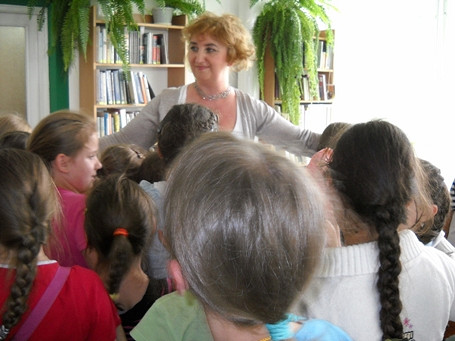„Nasz świat zaczarowany” Spotkanie z Małgorzatą Iwanowicz w Krośnieńskiej Bibliotece - zdjęcie w treści 