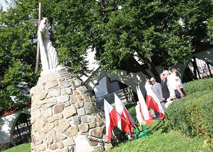 Mieszkańcy Krosna pamiętają o poległych w walce o wolność ojczyzny - zdjęcie w treści  nr 3
