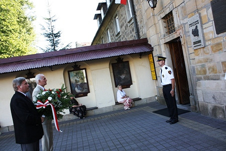 Mieszkańcy Krosna pamiętają o poległych w walce o wolność ojczyzny - zdjęcie w treści  nr 5