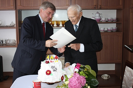 Krośnianin Stanisław Lenart kończy 100 lat! - zdjęcie w treści 