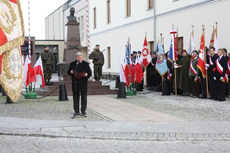 Śladami miejsc pamięci o poległych czyli jak Krosno uczciło Narodowe Święto Niepodległości - zdjęcie w treści  nr 11