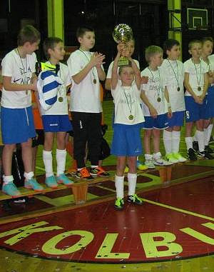Turniej „ORZECH CUP” w Kolbuszowej. Zwycięstwo Beniaminka Krosno - zdjęcie w treści 