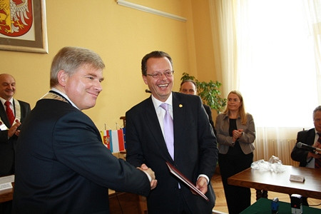 1 września  Krosno podpisało umowę partnerską z Gualdo Tadino - zdjęcie w treści  nr 1