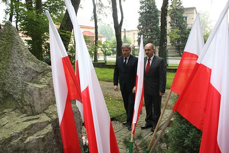 Uczczono rocznicę wybuchu II wojny światowej i świętowano Dzień Weterana - zdjęcie w treści  nr 2
