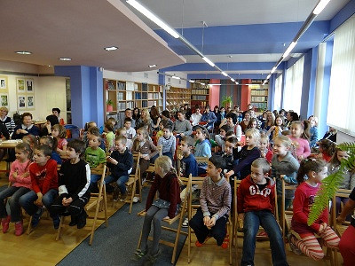 Konkursowe zmagania z Tuwimem i Gałczyńskim w Krośnieńskiej Bibliotece - zdjęcie w treści 