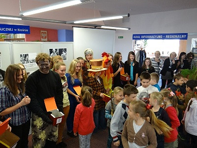 Konkursowe zmagania z Tuwimem i Gałczyńskim w Krośnieńskiej Bibliotece - zdjęcie w treści  nr 2