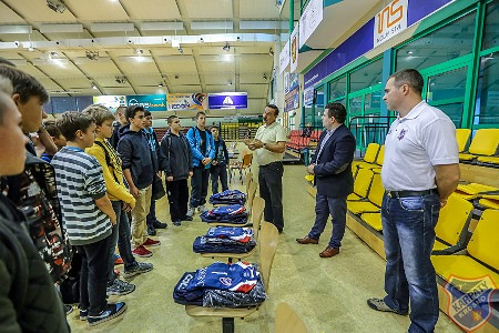 Nowe stroje dla młodzików od KHS Krosno SA - zdjęcie w treści 