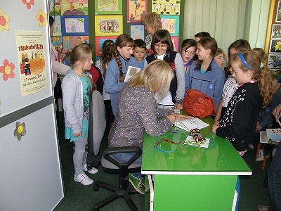 „Bez polszczyzny ani rusz…” spotkanie z Agnieszką Frączek w Krośnieńskiej Bibliotece - zdjęcie w treści  nr 1