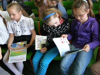 „Bez polszczyzny ani rusz…” spotkanie z Agnieszką Frączek w Krośnieńskiej Bibliotece - zdjęcie w treści  nr 2