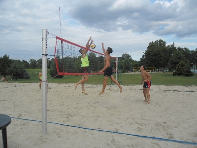 TURNIEJ PLAŻOWEJ PIŁKI SITAKOWEJ - zdjęcie w treści 