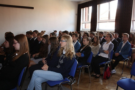 Stypendia dla najlepszych krośnieńskich uczniów - zdjęcie w treści 