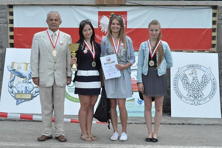 DZIEWCZYNY Z „BUDOWLANKI” ZNÓW NAJLEPSZE W FINALE CENTRALNYM ZAWODÓWSPRAWNI JAK ŻOŁNIERZE - zdjęcie w treści  nr 1