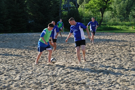III TURNIEJ PLAŻOWEJ PIŁKI NOŻNEJ REPREZENTACJI DZIELNIC I OSIEDLI MIASTA KROSNA - zdjęcie w treści nr 1