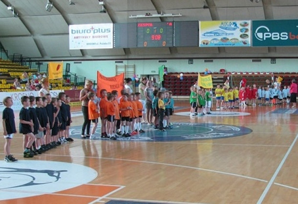 X Jubileuszowy Miedzyprzedszkolny Turniej Piłki Halowej - zdjęcie w treści 