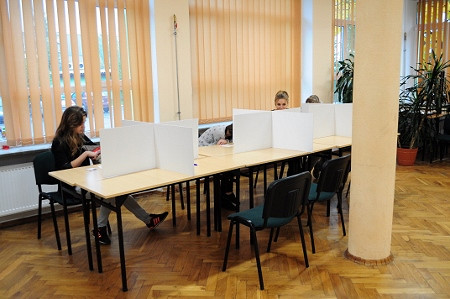 Uczniowie głosowali w prawyborach - zdjęcie w treści 