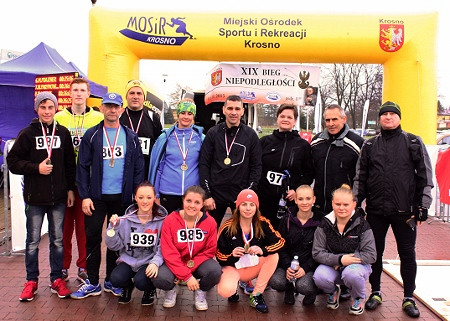 11 listopada 2015 r. w ZSP nr 2 w Krośnie na sportowo. - zdjęcie w treści 