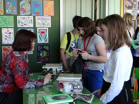 „Żeby pisać o postaci, muszę ją dotknąć…” spotkanie z Anną Czerwińską-Rydel w Krośnieńskiej Bibliotece - zdjęcie w treści nr 1