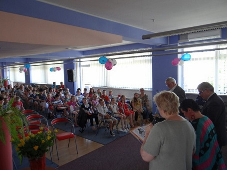 „Koncertowe czytanie” w Krośnieńskiej Bibliotece Publicznej - zdjęcie w treści