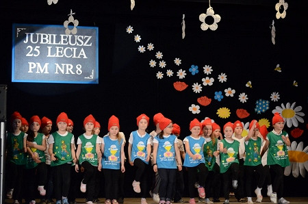 Jubileusz 25 – lecia Przedszkola Miejskiego Nr 8 „Bajkowa ósemka” w Krośnie! - zdjęcie w treści  nr 1