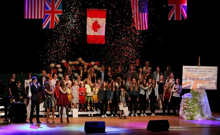 X Powiatowy Festiwal Piosenki Anglojęzycznej dla szkół podstawowych i gimnazjów Let’s sing in English - zdjęcie w treści  nr 1