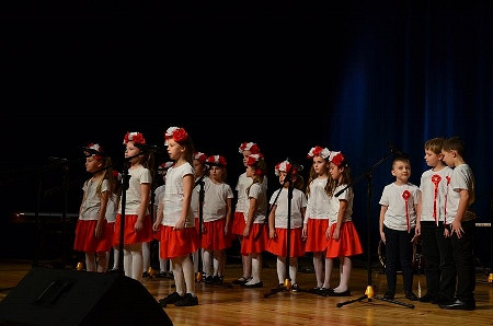 Międzyszkolny Konkurs Pieśni i Poezji Patriotycznej - zdjęcie w treści 