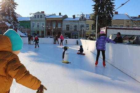 Wielka frajda na rynkowej ślizgawce! - zdjęcie w treści 