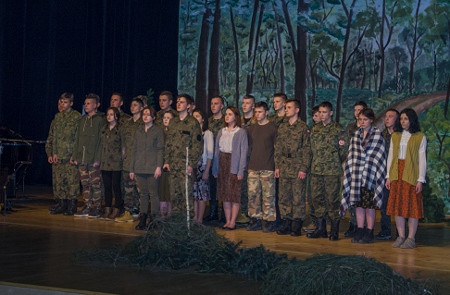 Technikum nr 6 im. Jana Sas Zubrzyckiego w  hołdzie  Żołnierzom  Wyklętym - zdjęcie w treści 