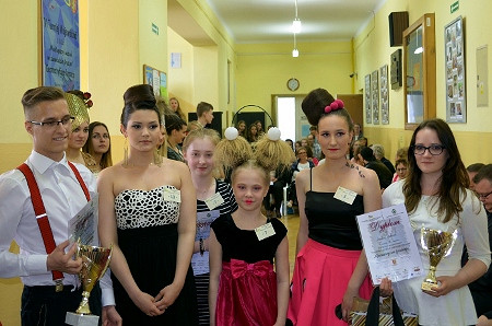 XVI Turniej Wojewódzki o tytuł: „Najlepszy uczeń w zawodzie fryzjer” za nami… - zdjęcie w treści 