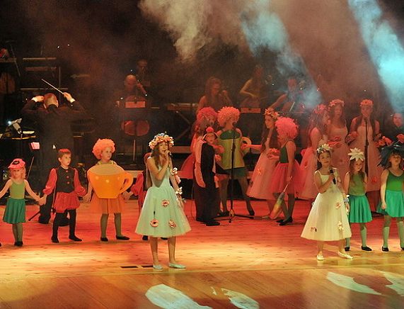 Opera dziecięca „Calineczka”; fot. NIK oraz W. Turek