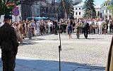 15 sierpnia - składanie kwiatów przez władze miasta krosna pod pomnikiem zołnierzy Wojska Polskiego